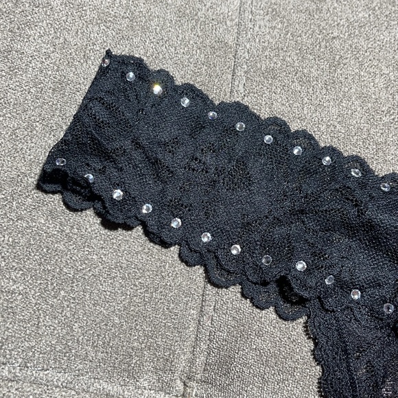 🥰🥰Victoria’s Secret Floral Lace with Bling Thong🥰🥰 - Picture 4 of 5